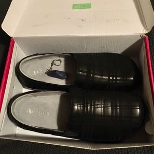 NWT Alegria Size 42